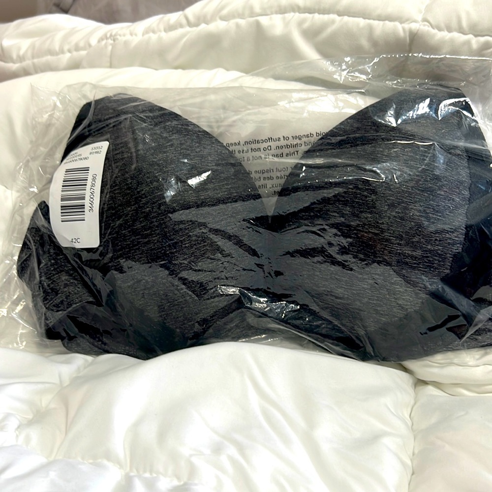 Brand new Cacique Boost Plunge Bra 42C